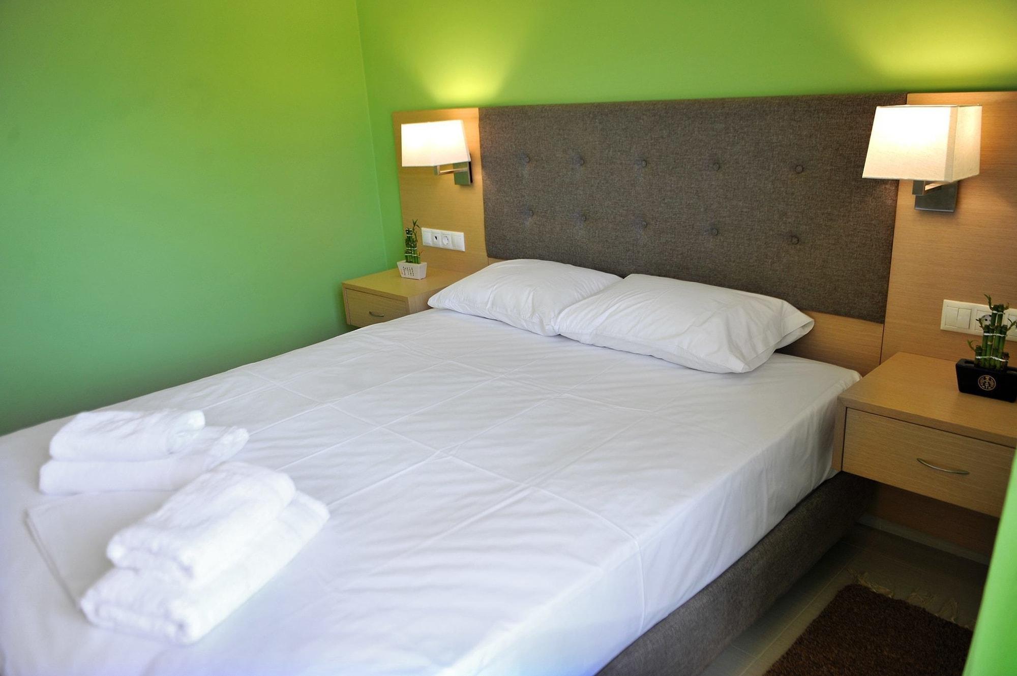 Vliho Bay Suites & Apartments Yénion Esterno foto