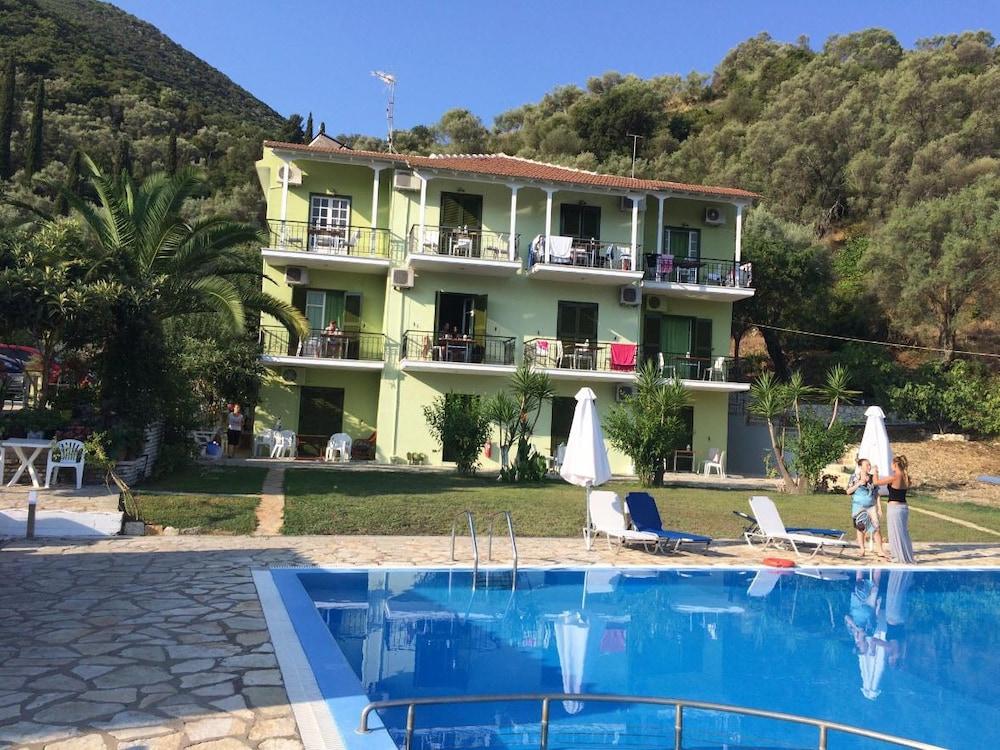 Vliho Bay Suites & Apartments Yénion Esterno foto
