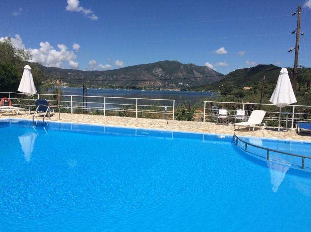 Vliho Bay Suites & Apartments Yénion Esterno foto