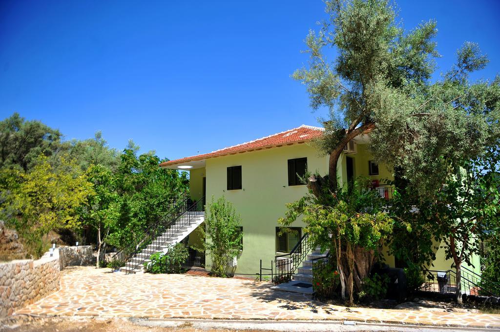 Vliho Bay Suites & Apartments Yénion Esterno foto