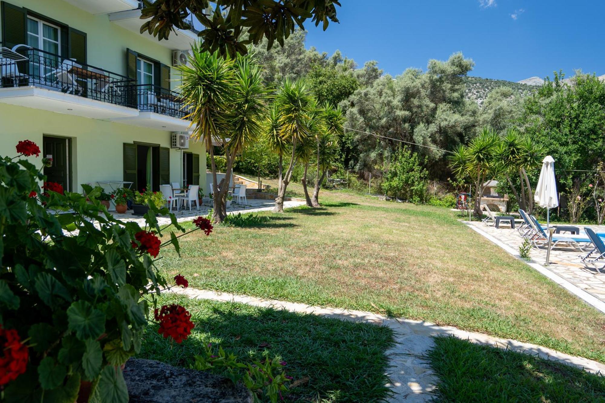 Vliho Bay Suites & Apartments Yénion Esterno foto