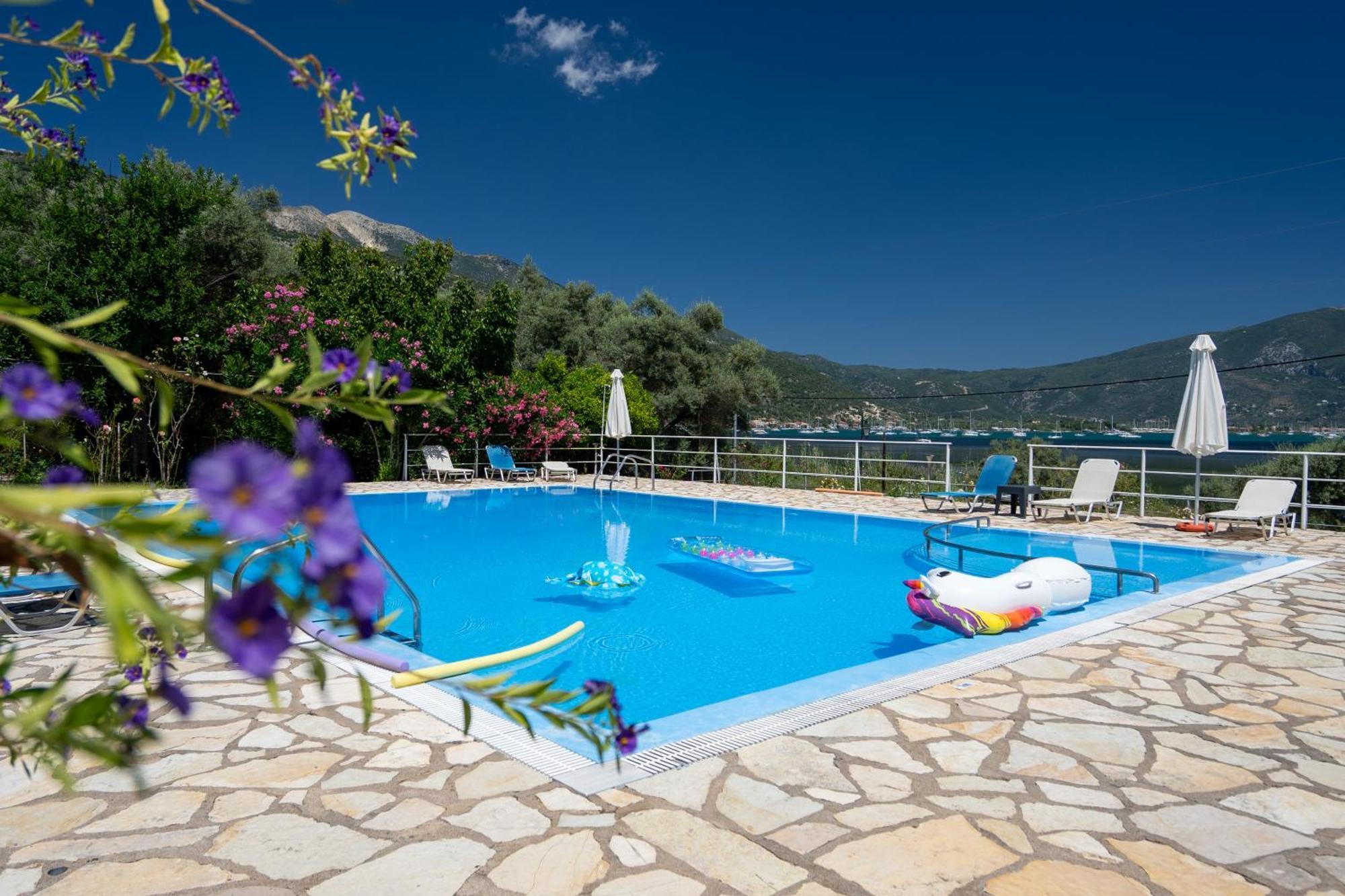 Vliho Bay Suites & Apartments Yénion Esterno foto