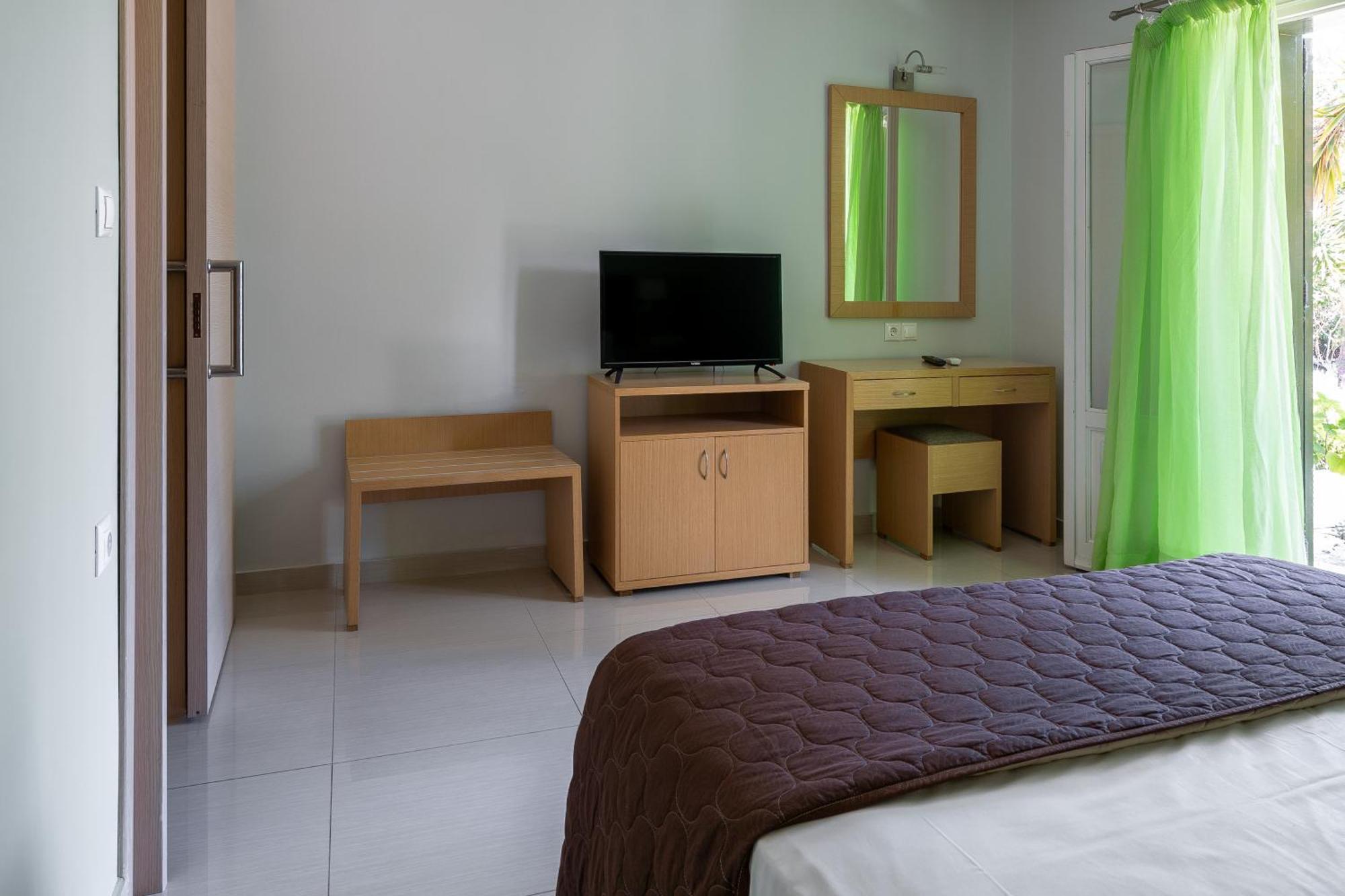 Vliho Bay Suites & Apartments Yénion Esterno foto