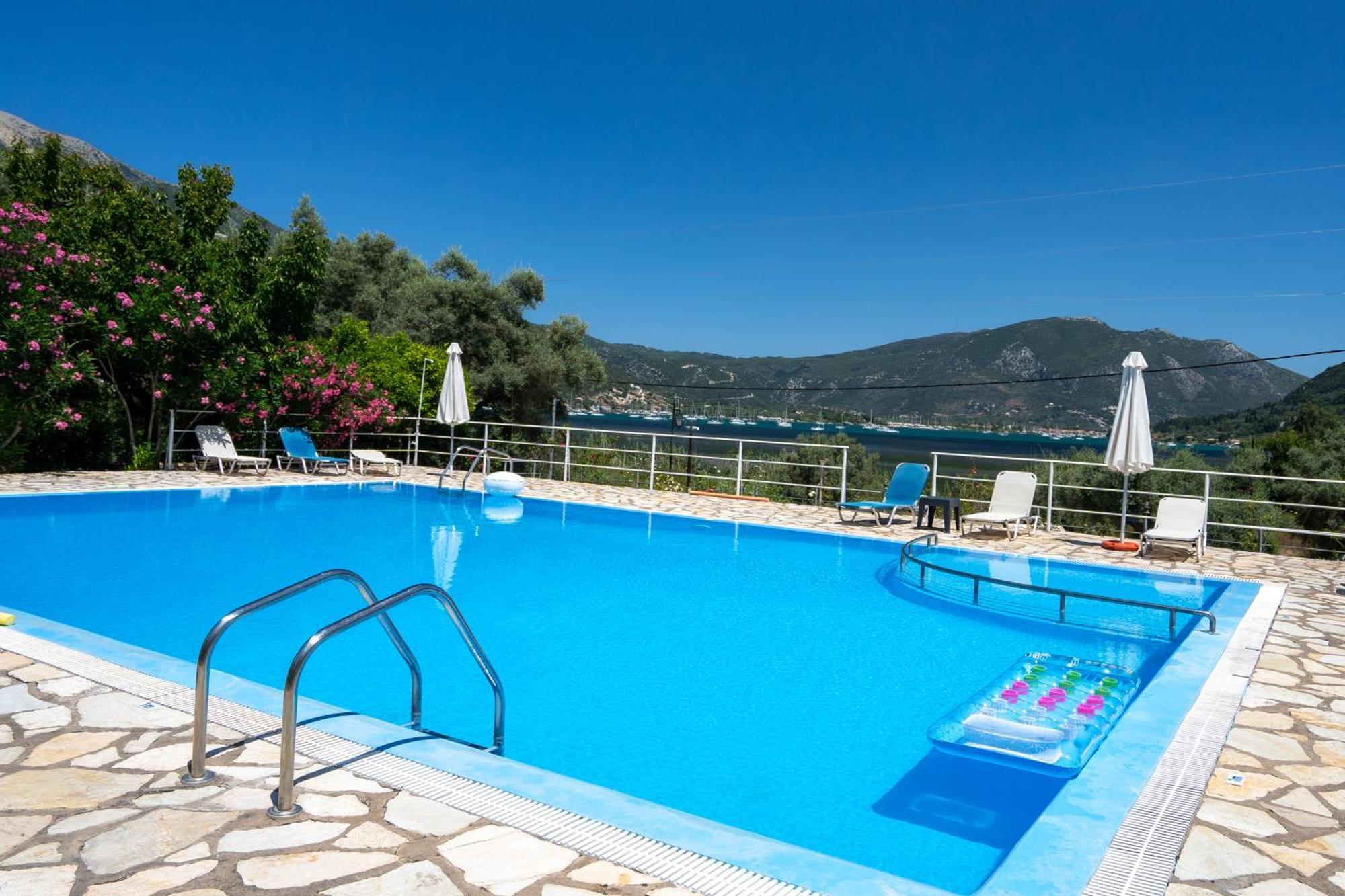 Vliho Bay Suites & Apartments Yénion Esterno foto