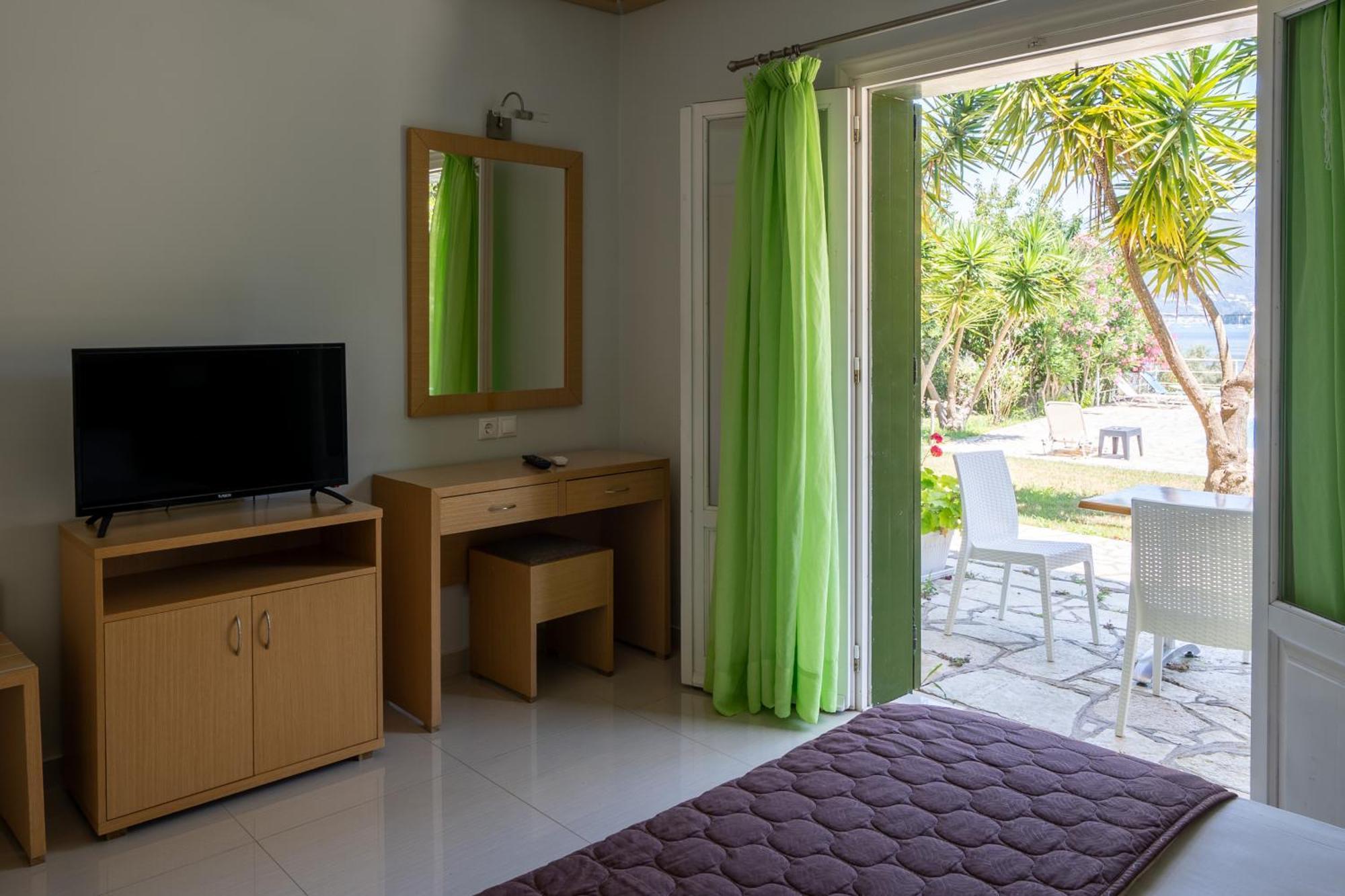 Vliho Bay Suites & Apartments Yénion Esterno foto