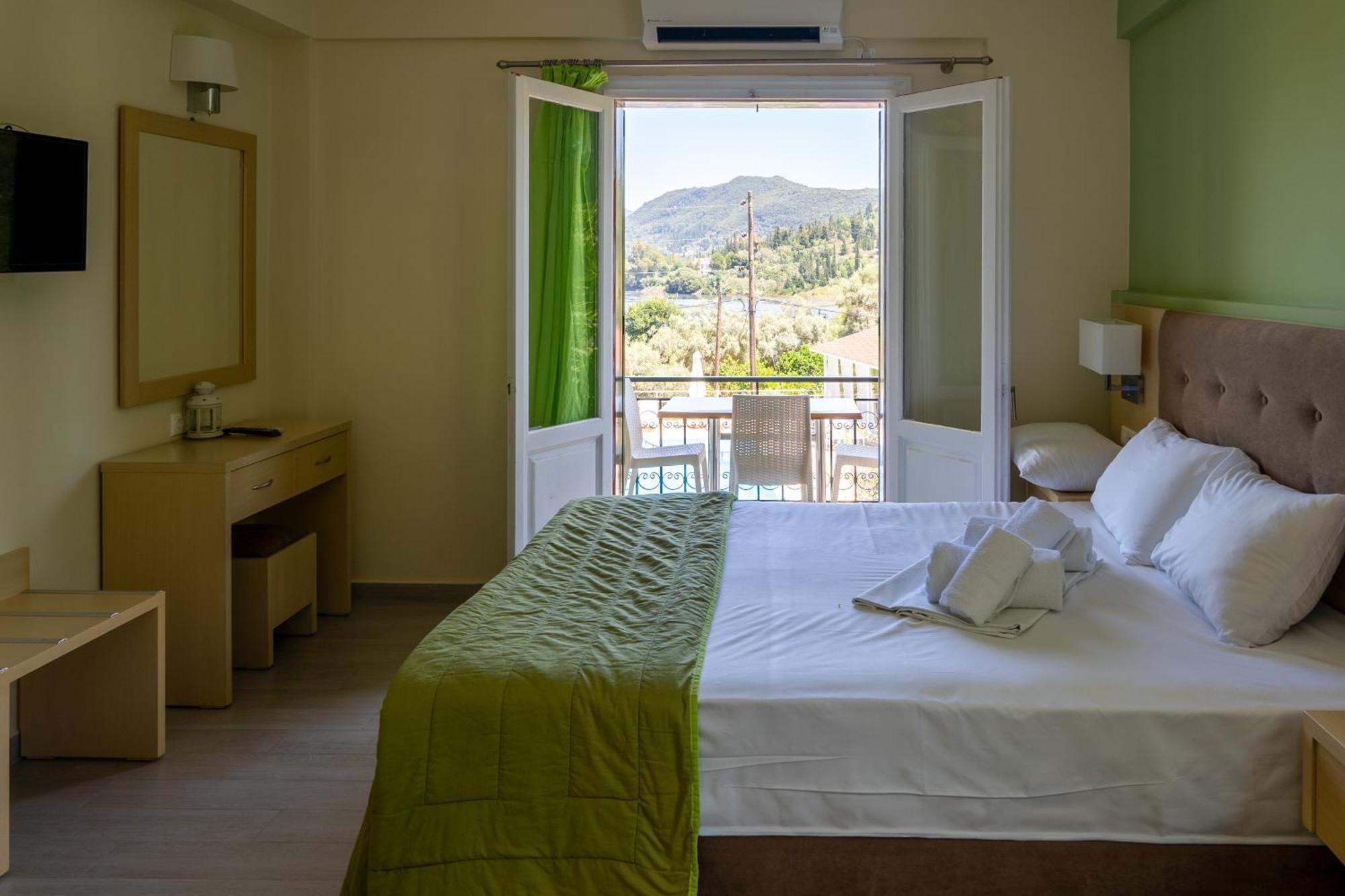 Vliho Bay Suites & Apartments Yénion Esterno foto