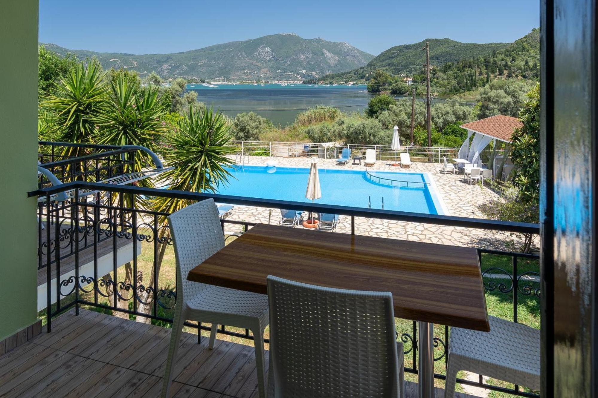 Vliho Bay Suites & Apartments Yénion Esterno foto