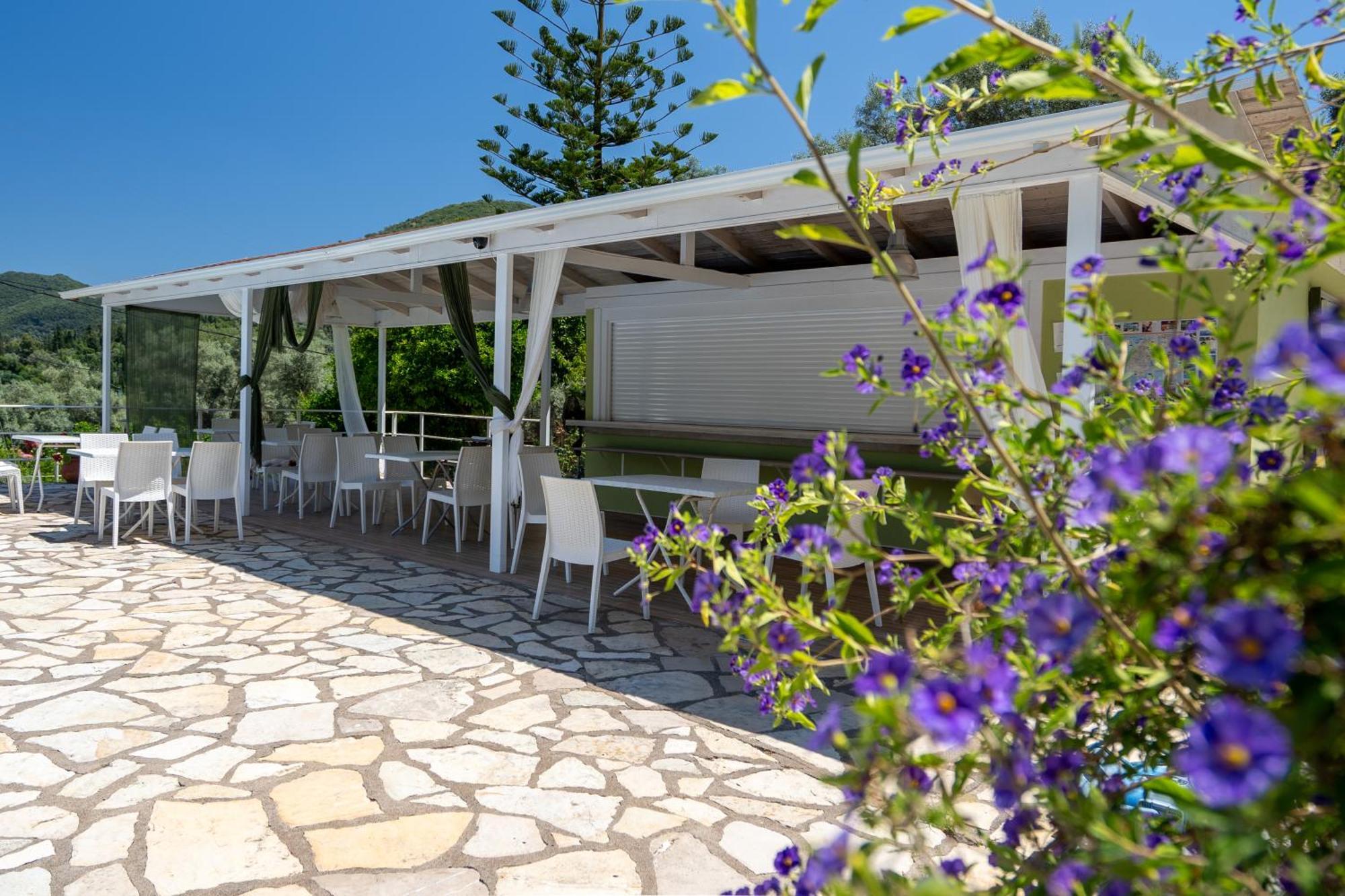 Vliho Bay Suites & Apartments Yénion Esterno foto